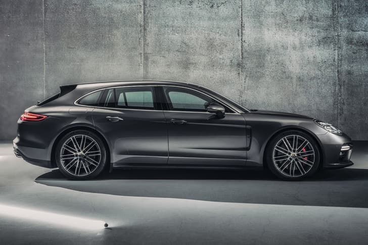 2017 Porsche Panamera Sport Turismo image gallery